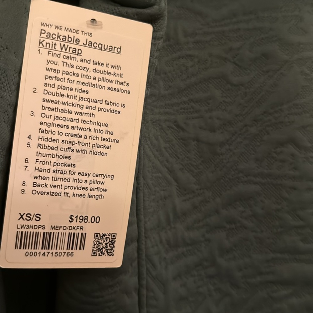 Lululemon Packable Jacquard Knit Wrap
Medium Forest / Dark Forest size xs/s NWT - Picture 9 of 9